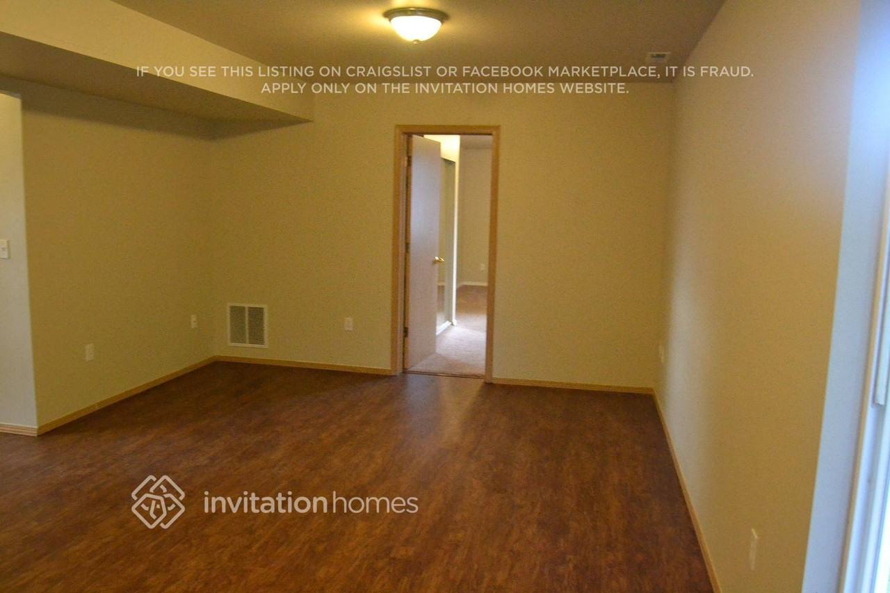 1315 187th Street Ct E - Photo 2 of 4