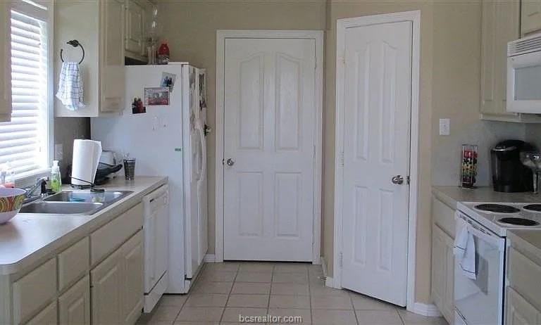 2400 Trace Mdws - Photo 5 of 8