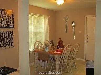 907 Sun Meadow St - Photo 4 of 6