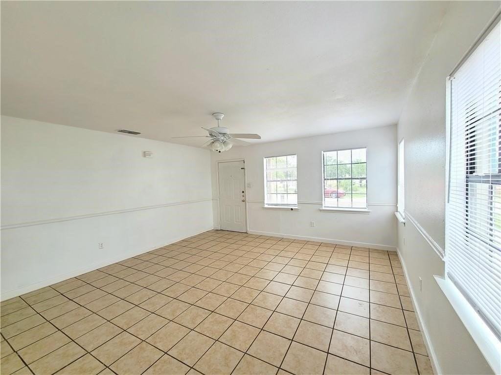 1646 Amber Dr - Photo 2 of 13