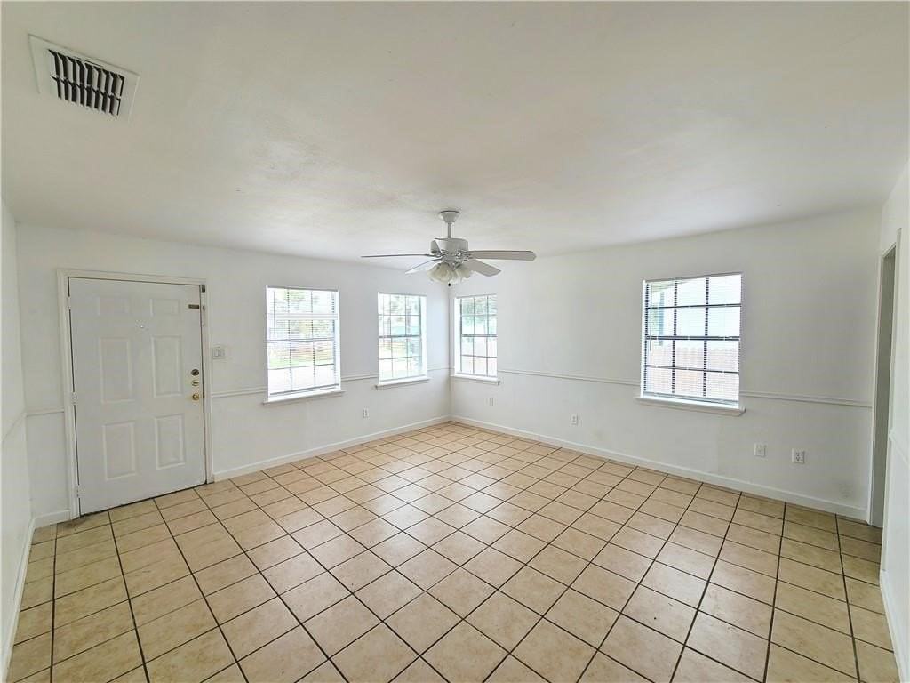 1646 Amber Dr - Photo 3 of 13