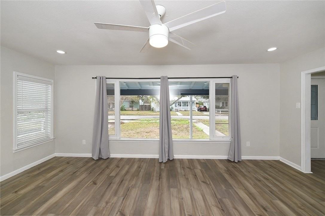 634 Mccall St - Photo 7 of 34