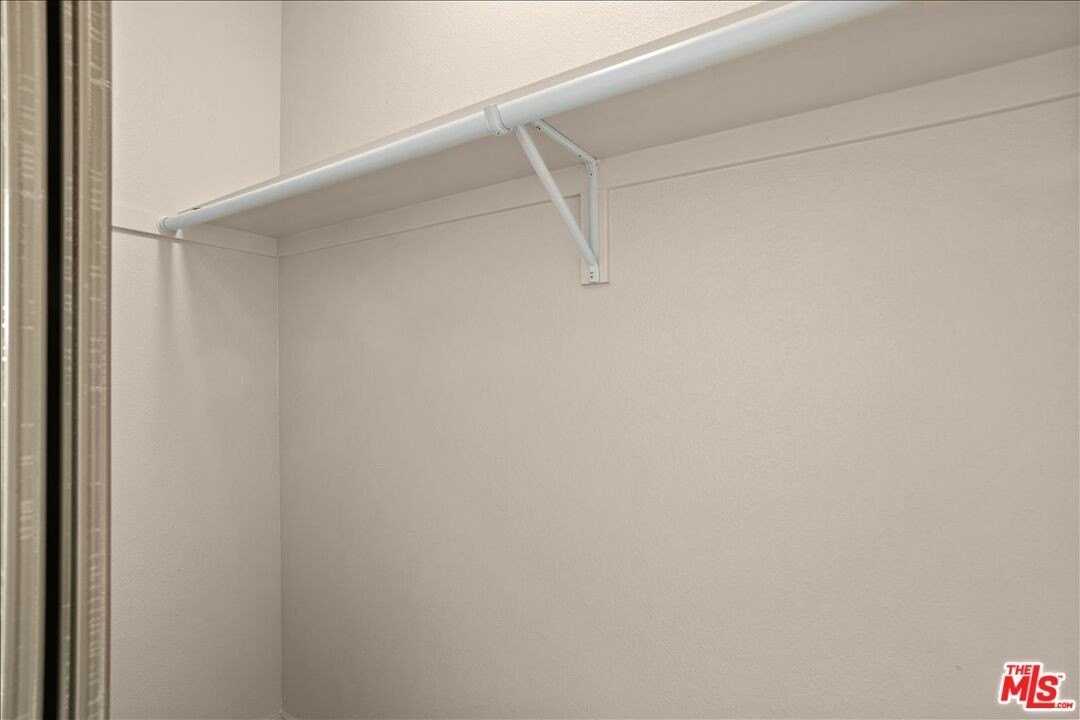 707 W 80th St - Photo 6 of 33