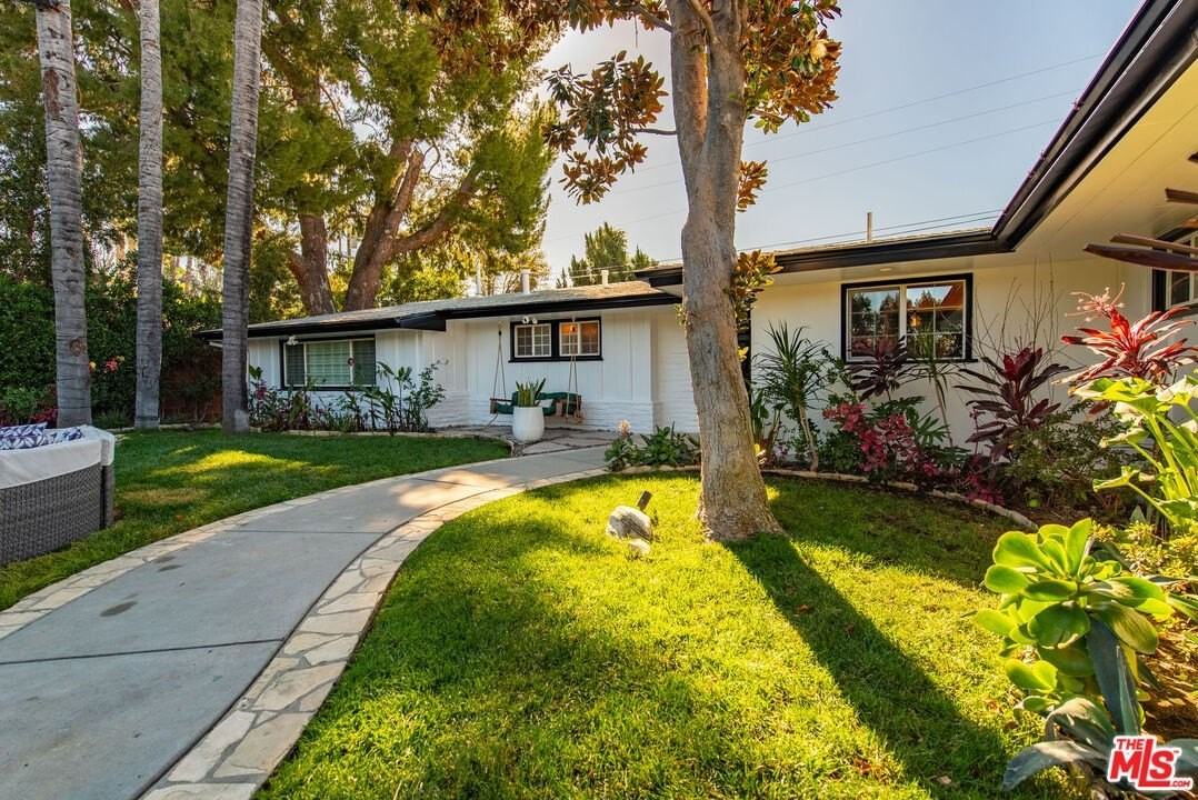 22428 Victory Blvd - Photo 3 of 50