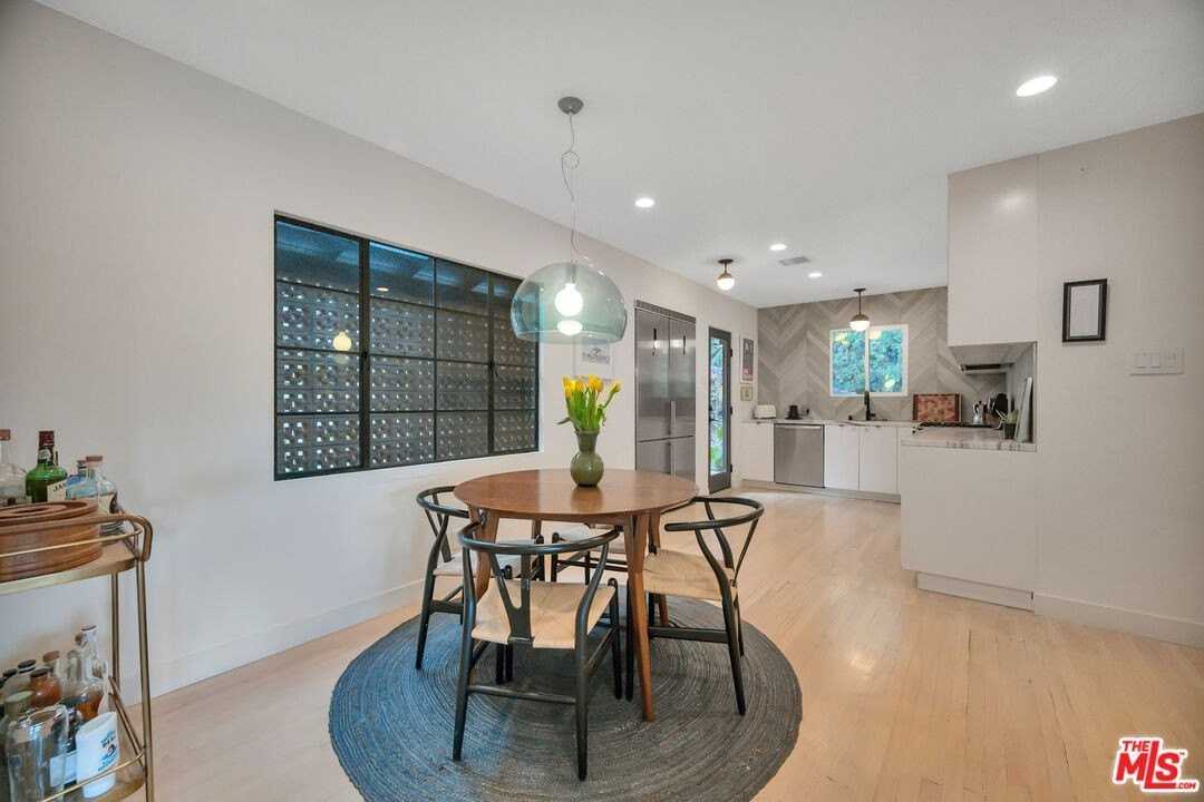 380 Tamarac Dr - Photo 3 of 19