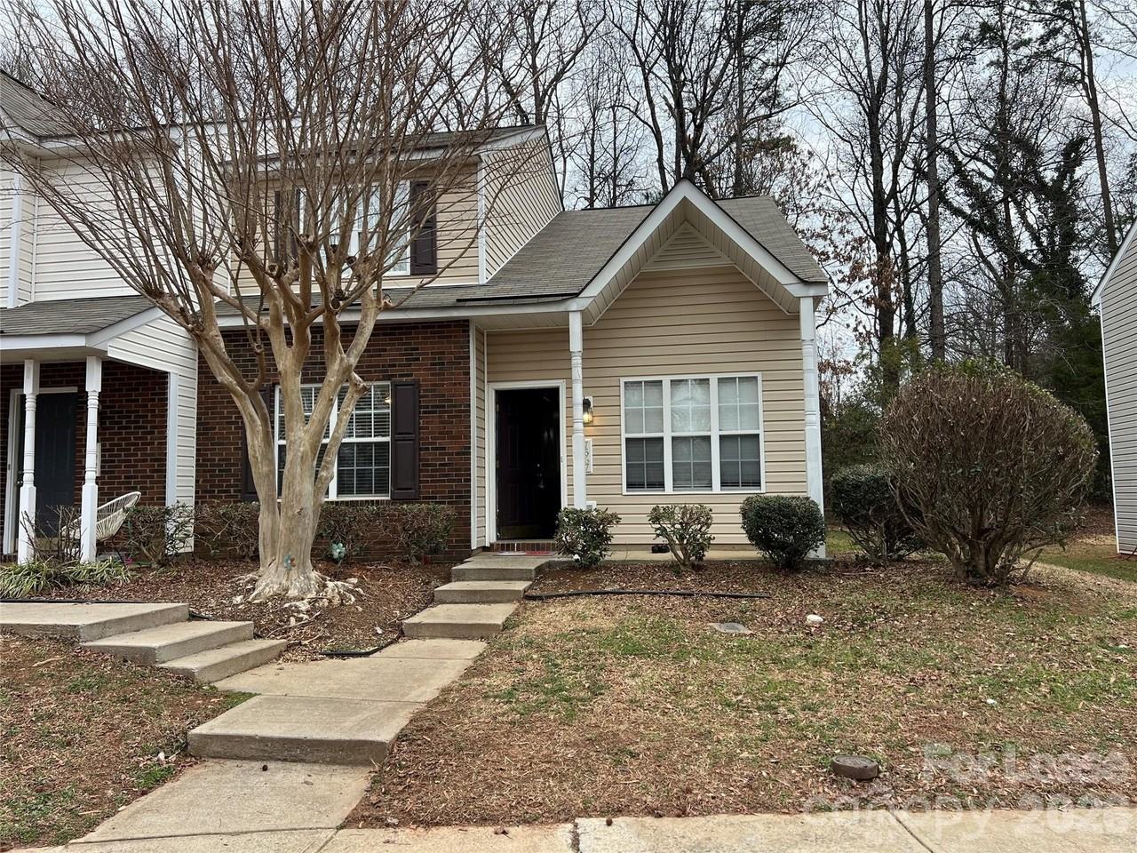 7667 Petrea Ln - Photo 2 of 16