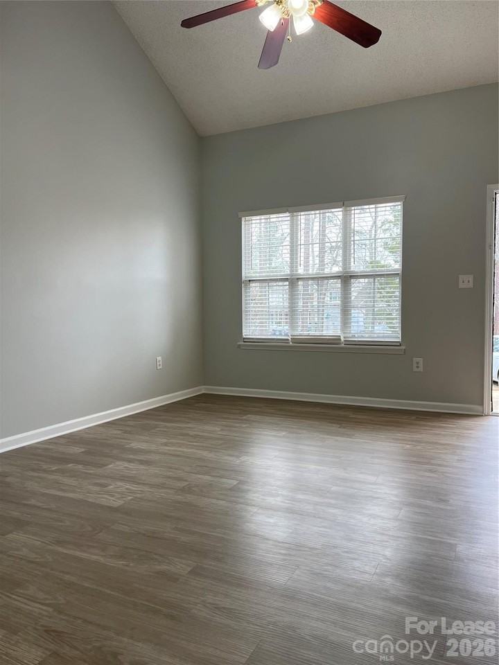 7667 Petrea Ln - Photo 4 of 16