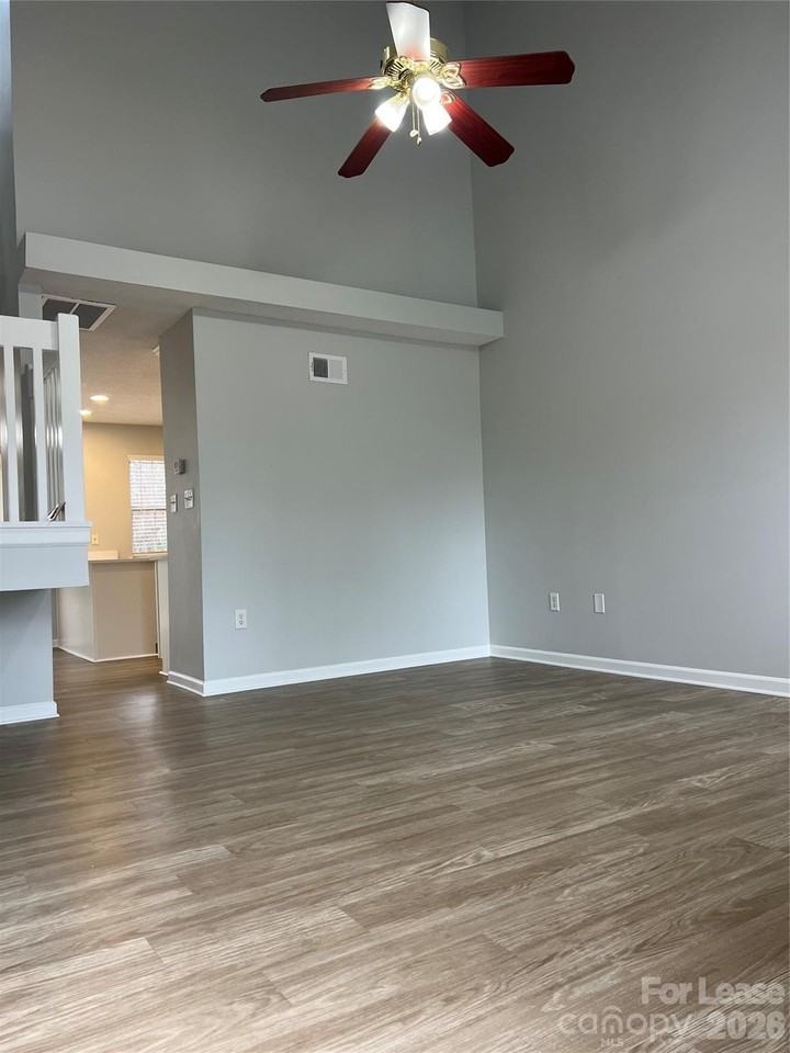 7667 Petrea Ln - Photo 5 of 16