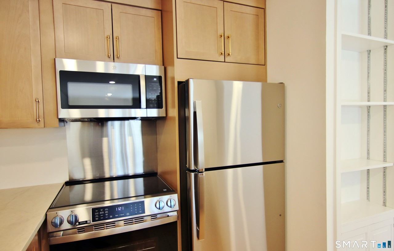 81 Courtland Ave Unit 81-07 #81-07 - Photo 5 of 28