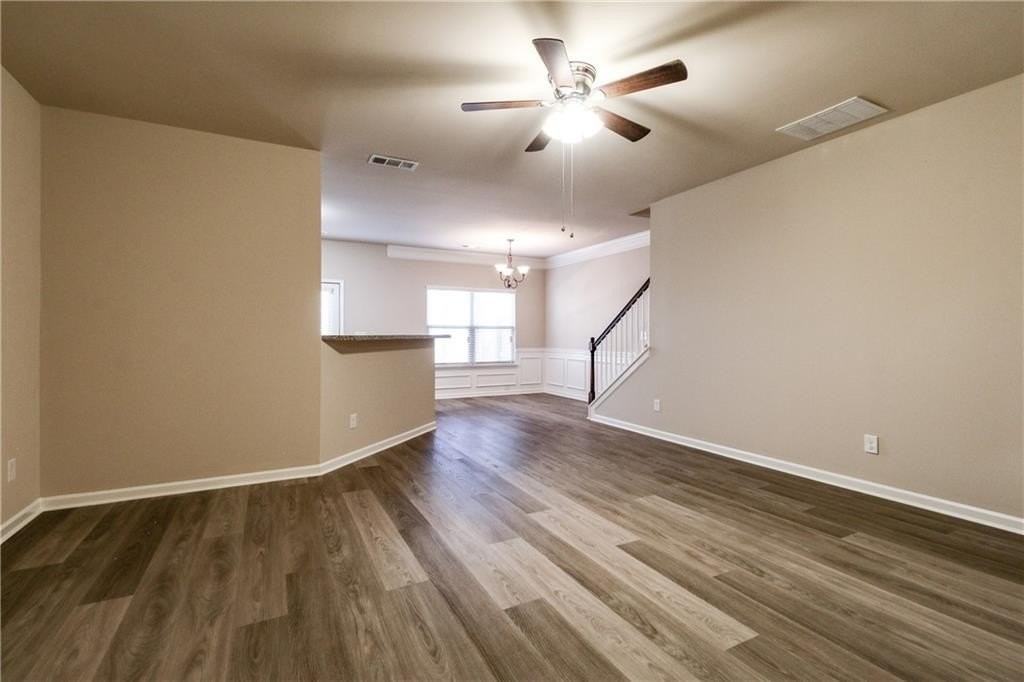 606 Oakside Pl - Photo 3 of 33