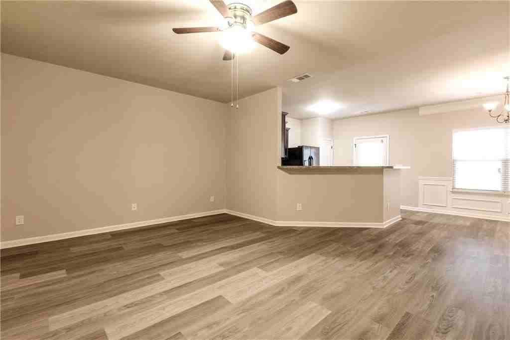 606 Oakside Pl - Photo 5 of 33