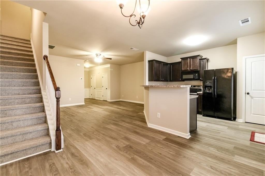 606 Oakside Pl - Photo 6 of 33