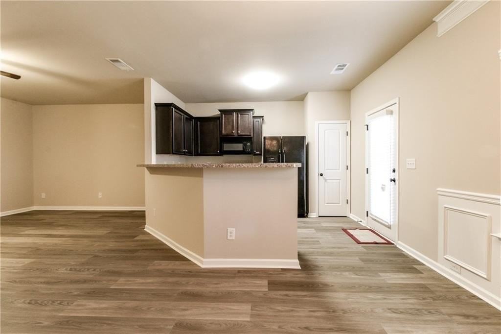 606 Oakside Pl - Photo 7 of 33