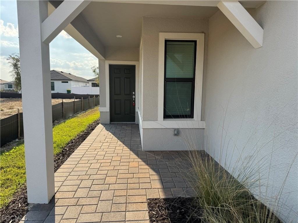 1024 Caloosa Breeze Dr - Photo 2 of 17