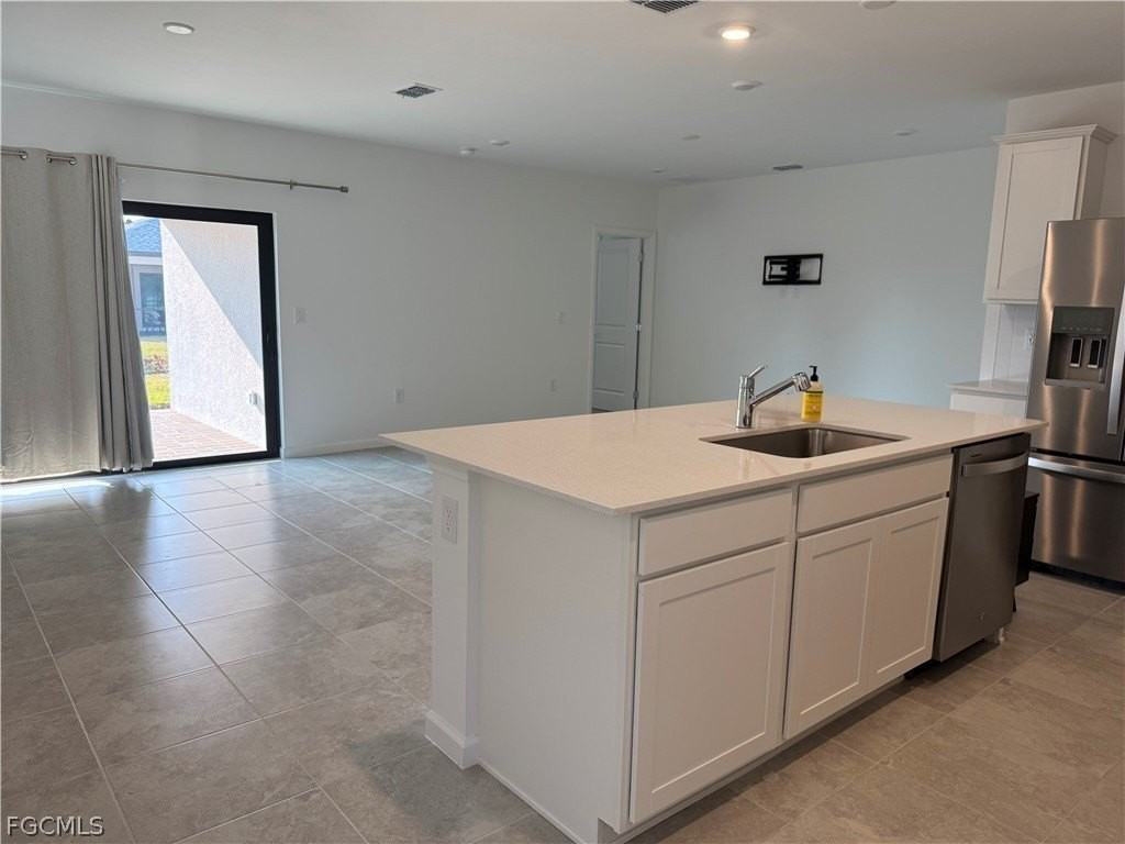 1024 Caloosa Breeze Dr - Photo 3 of 17