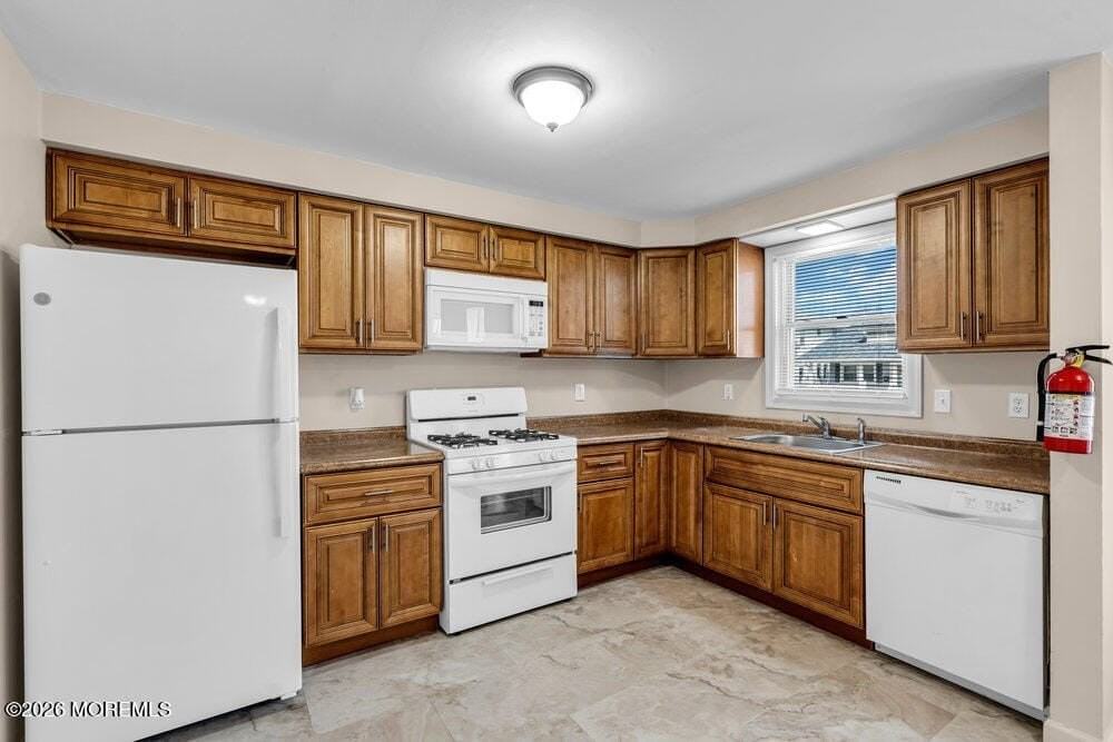 403 14th Ave #B - Photo 3 of 18