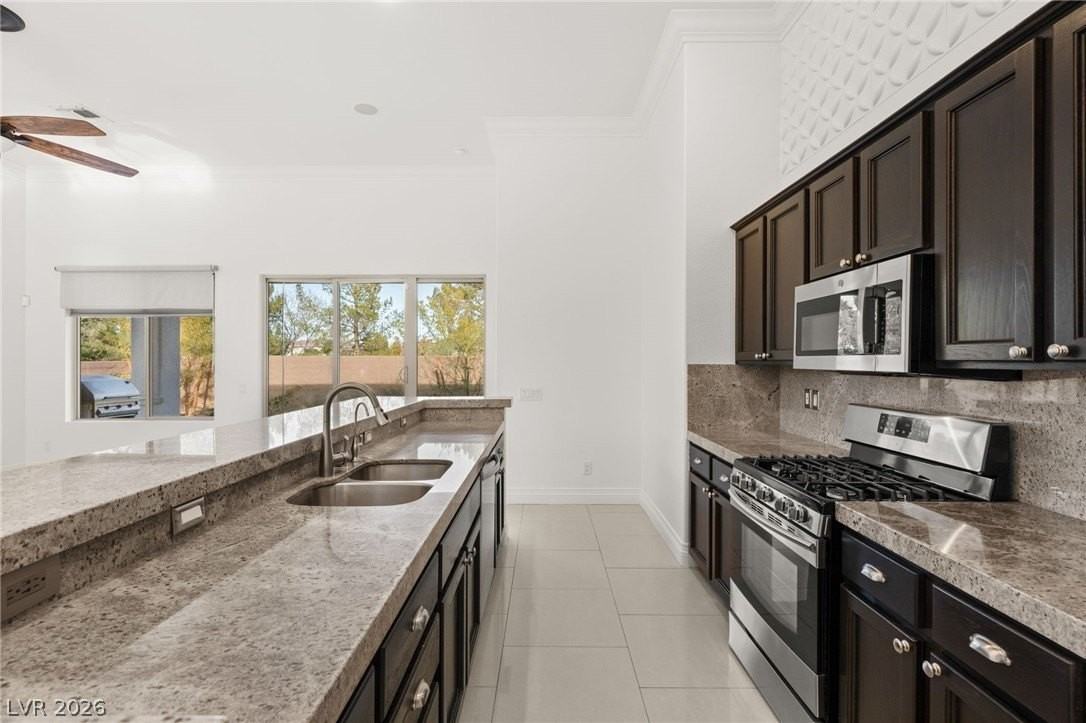 120 Emerald Dunes Cir - Photo 5 of 30