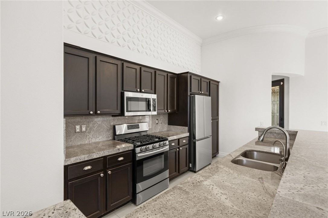 120 Emerald Dunes Cir - Photo 6 of 30