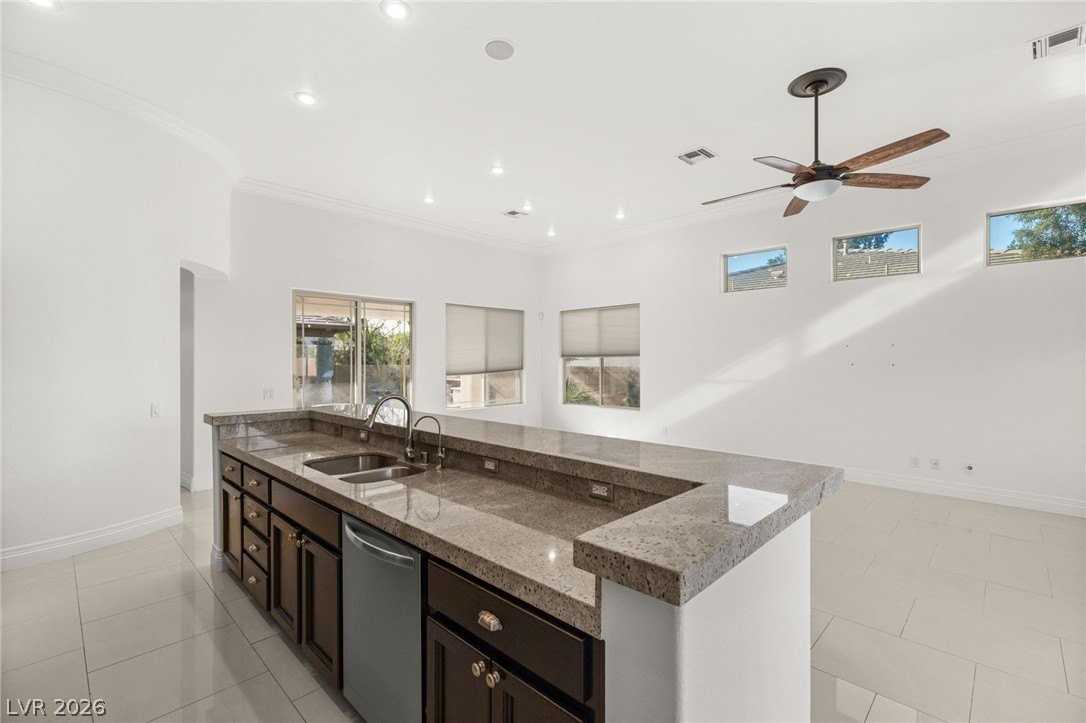 120 Emerald Dunes Cir - Photo 7 of 30