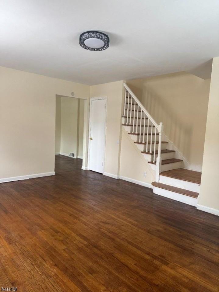 128 Lincoln St - Photo 2 of 9