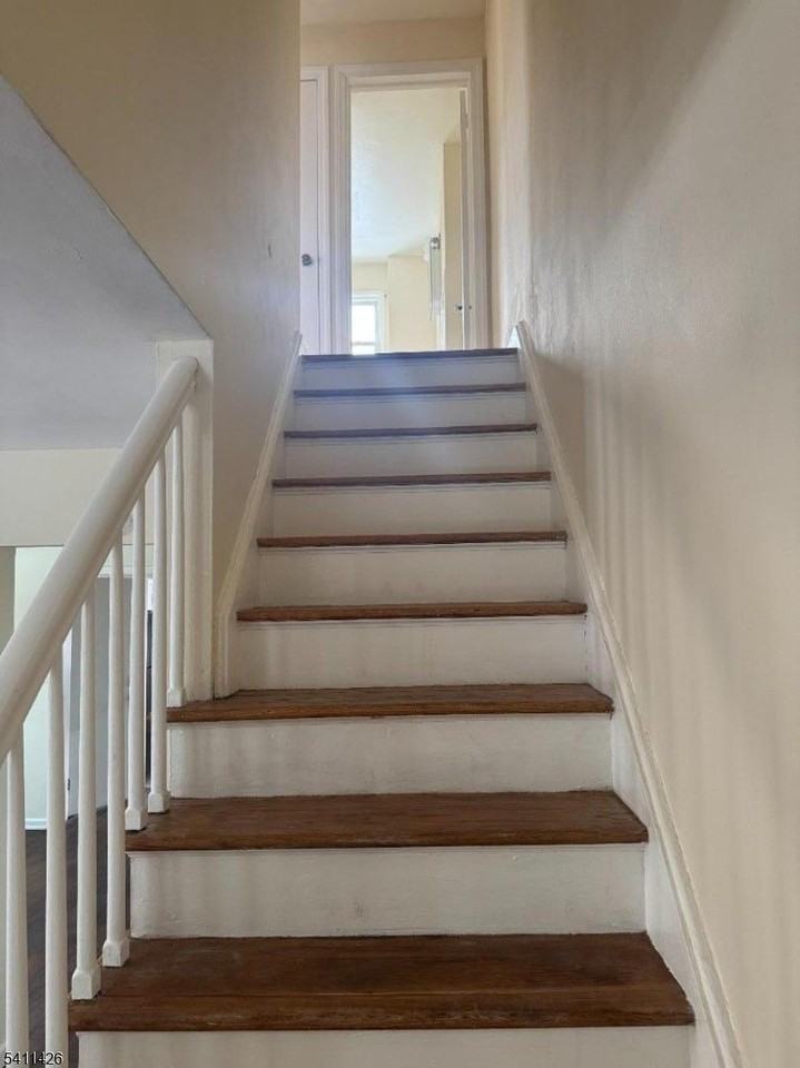 128 Lincoln St - Photo 3 of 9