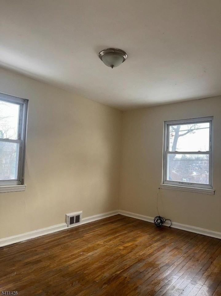 128 Lincoln St - Photo 6 of 9