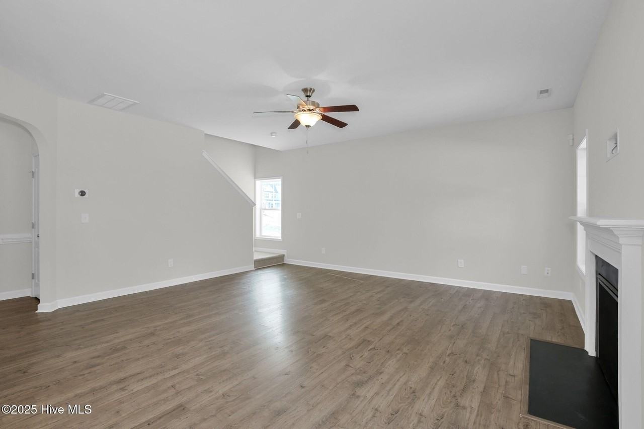 1300 Whitney Dr - Photo 5 of 34