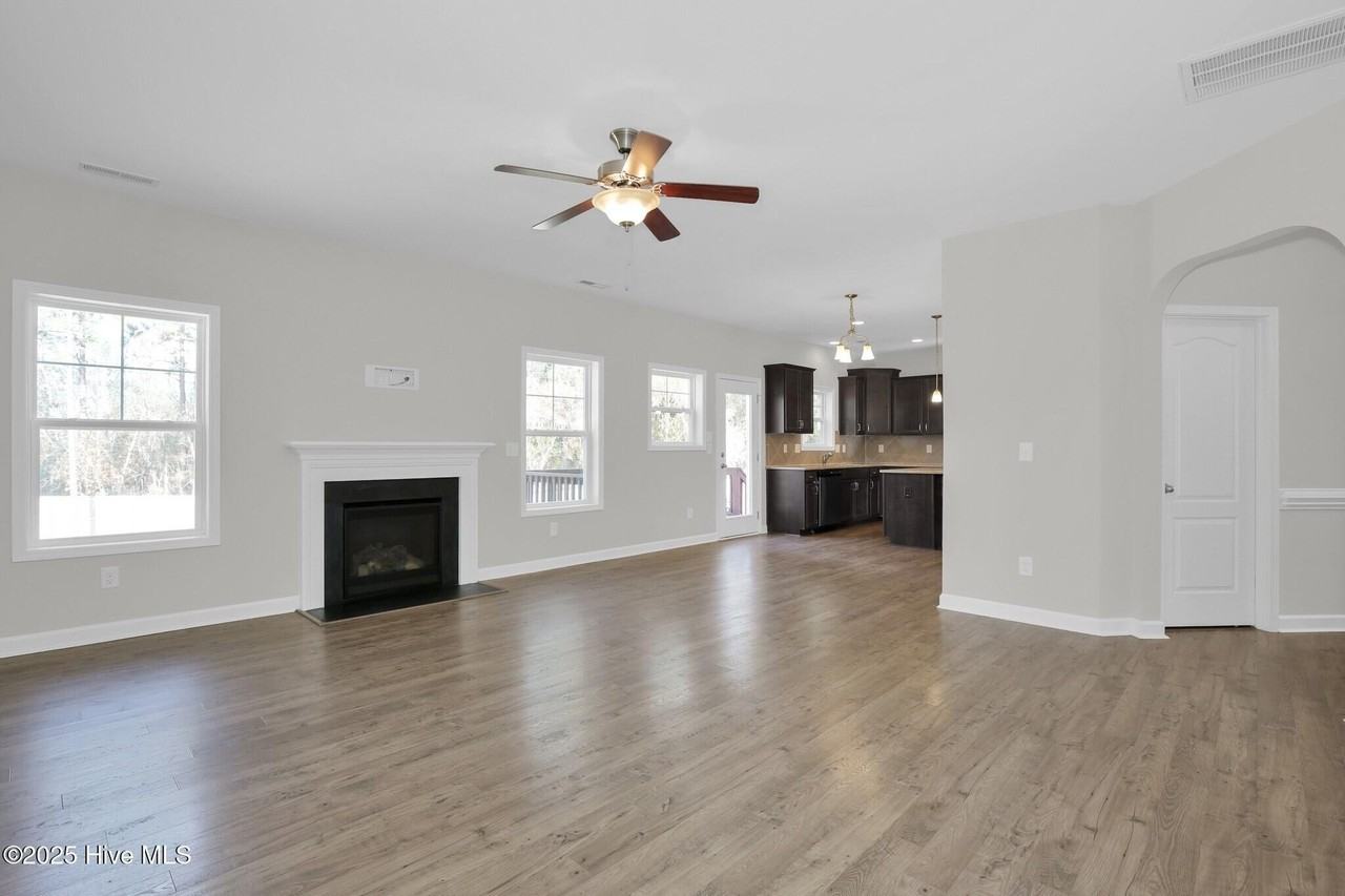 1300 Whitney Dr - Photo 7 of 34