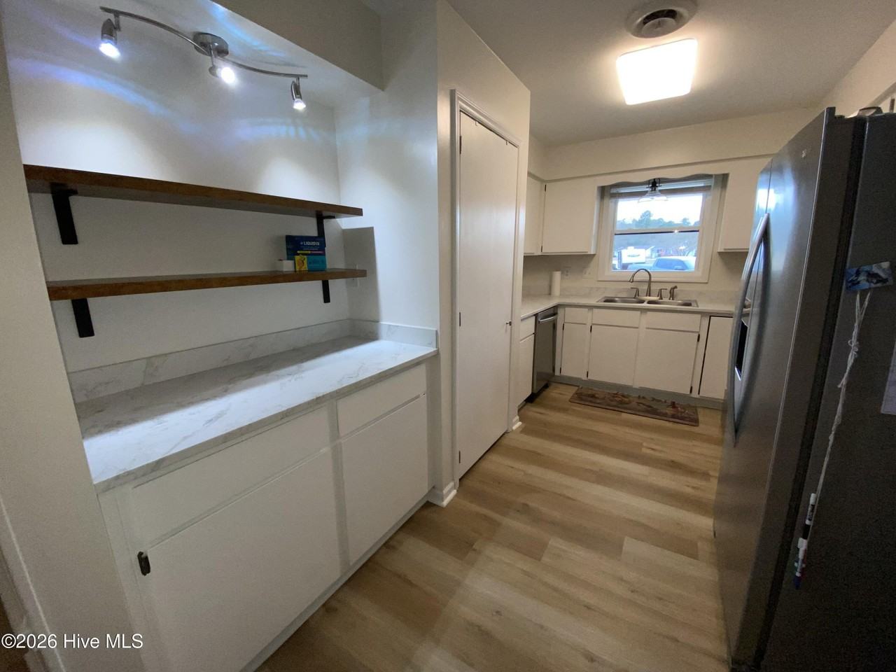 206 Sugarwood Ct - Photo 4 of 14