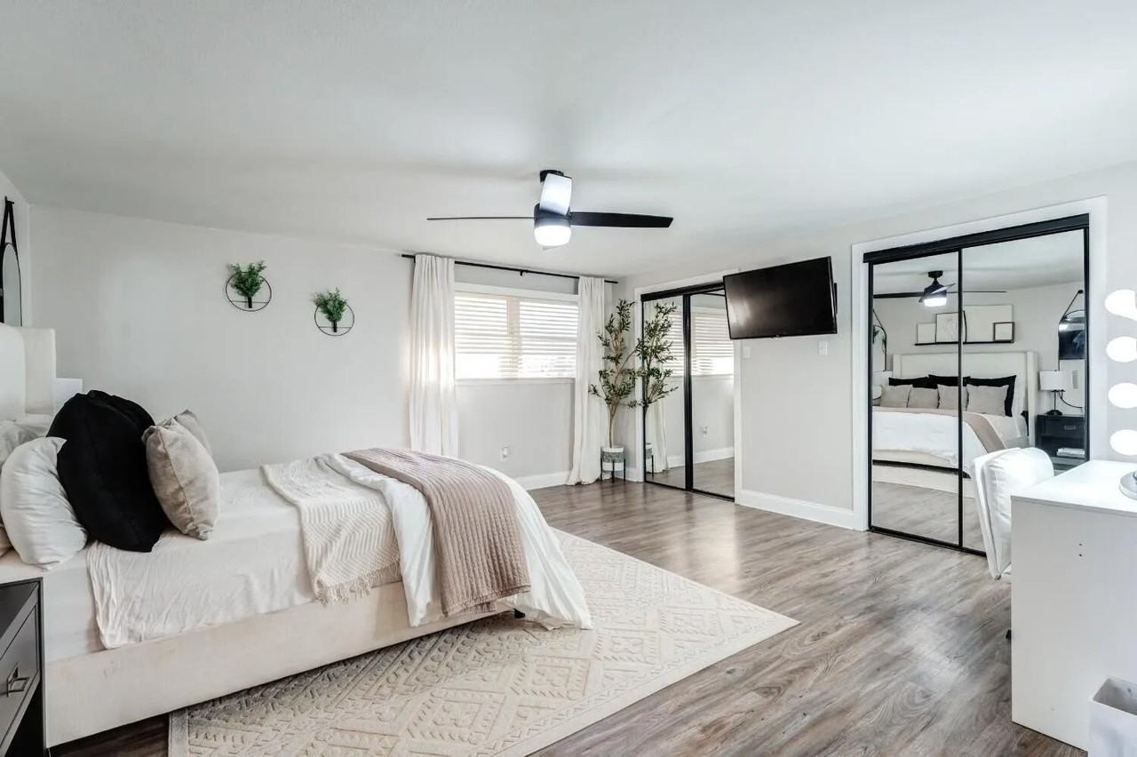 2407 46th St - Photo 5 of 10