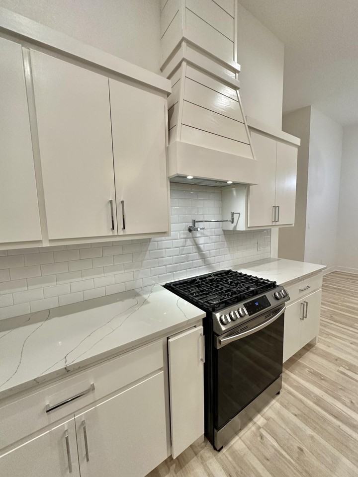 504 Brookshire Ave - Photo 3 of 27