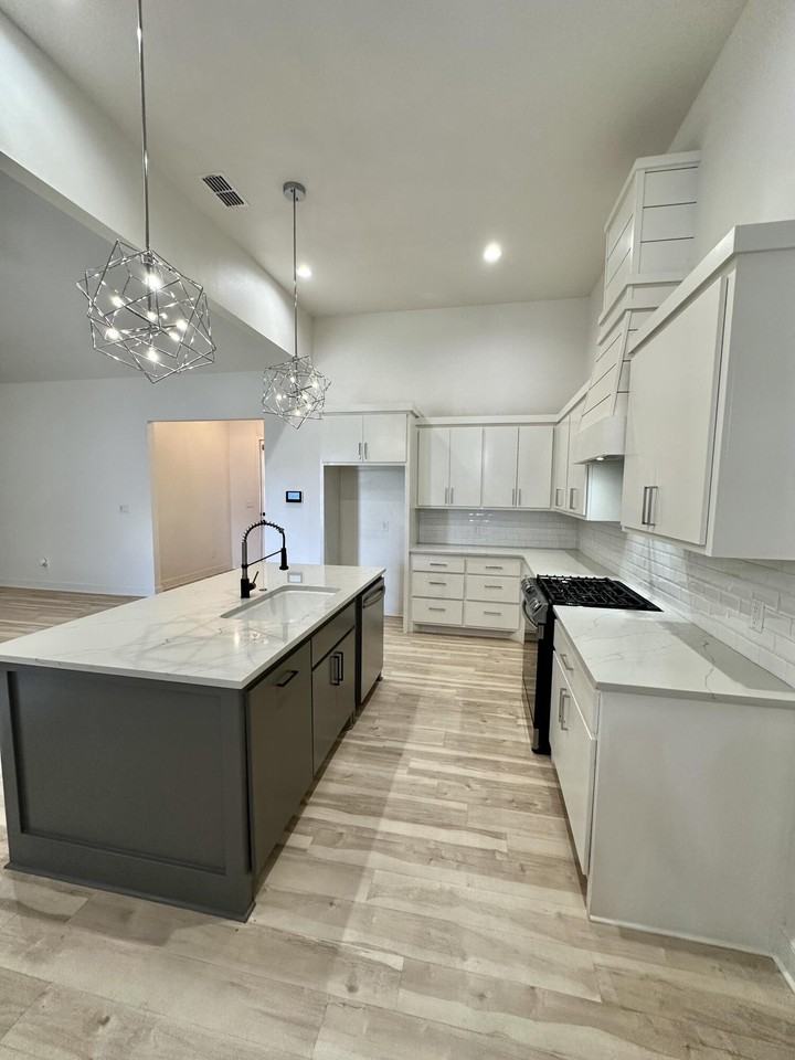 504 Brookshire Ave - Photo 5 of 27