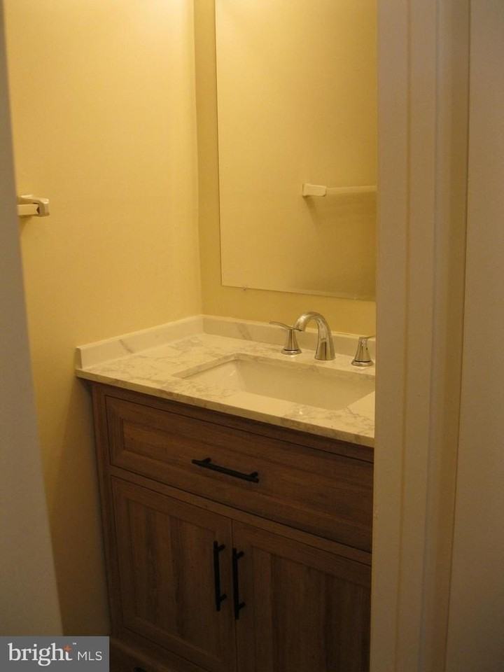 8171 Fenwick Ct - Photo 4 of 24