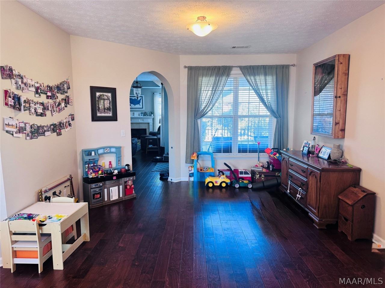 Grayson Grove Ct - Photo 7 of 35