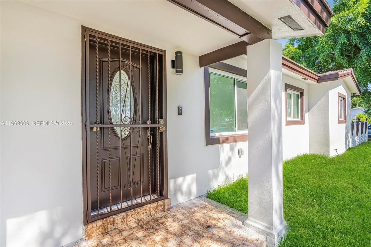 2901 Sw 92nd Ave #0 - Photo 3 of 38