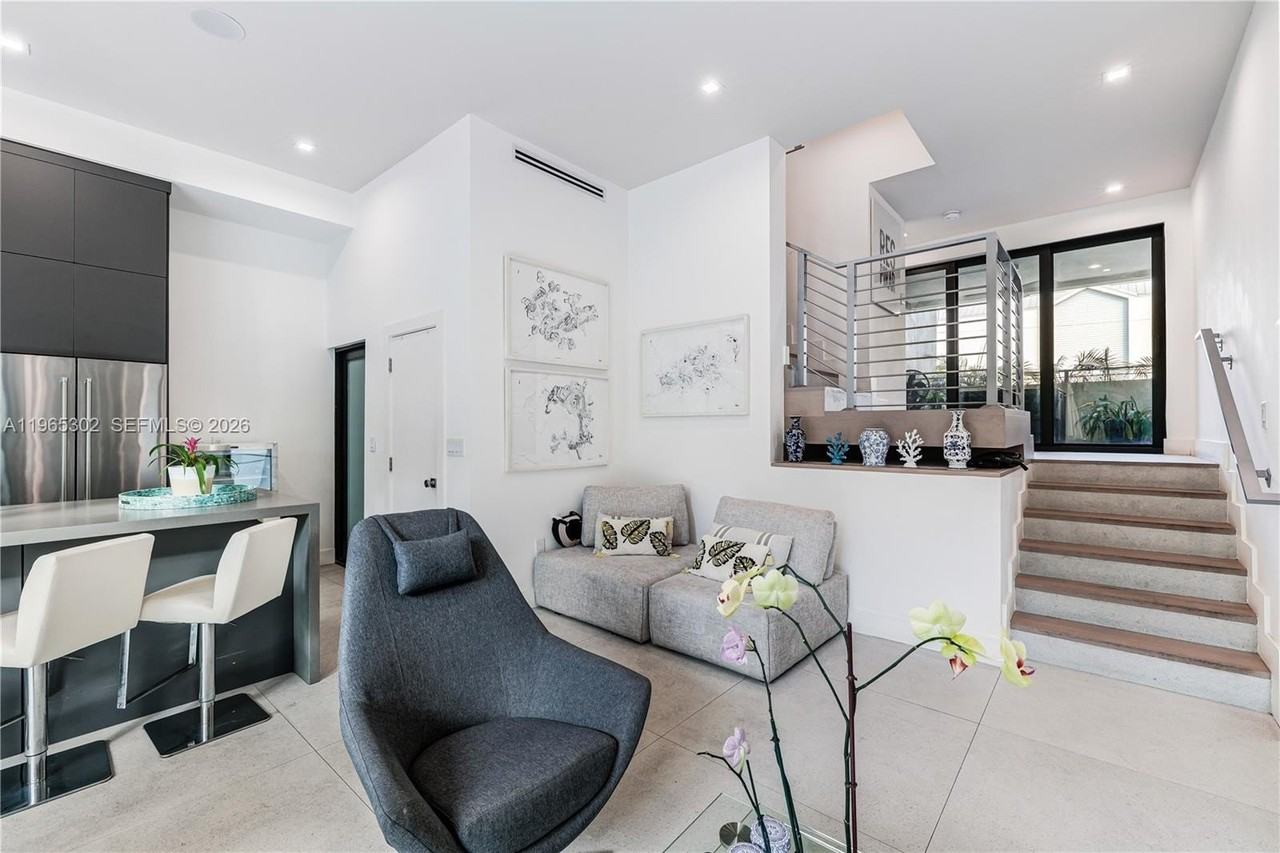 640 Fernwood Rd - Photo 2 of 25