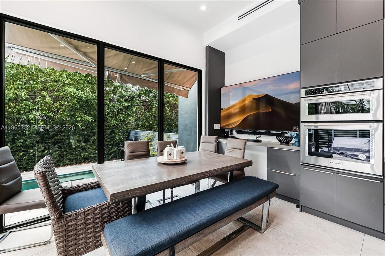 640 Fernwood Rd - Photo 3 of 25