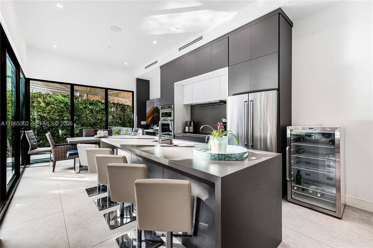 640 Fernwood Rd - Photo 5 of 25