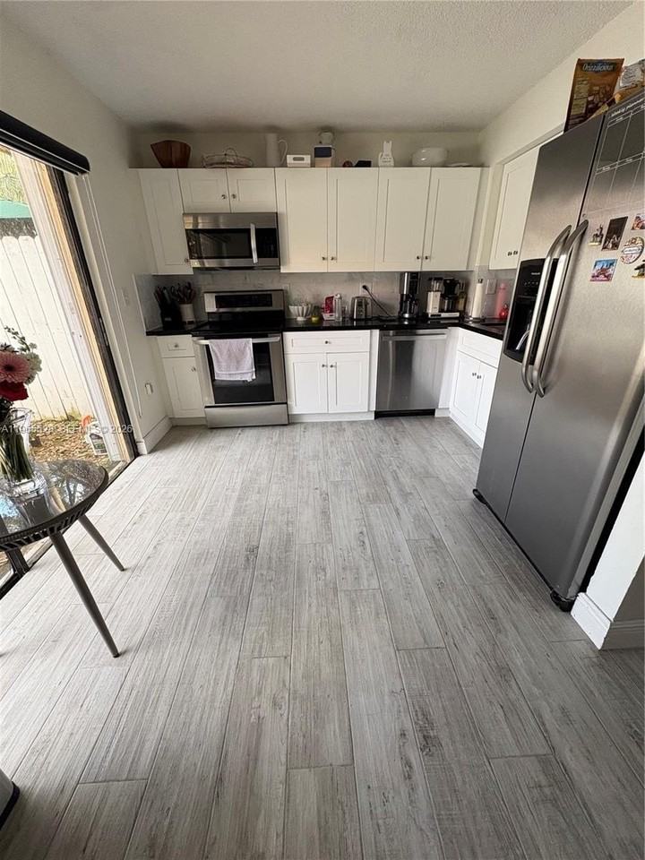 10095 Sw 77th Ct #10095 - Photo 4 of 16