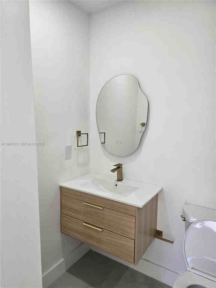 2923 Nw 16th Ave - Photo 5 of 12