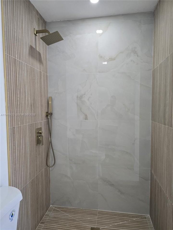 2923 Nw 16th Ave - Photo 7 of 12