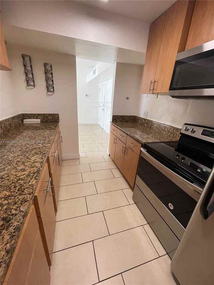 4721 Nw 7th St #101-12 - Photo 3 of 32