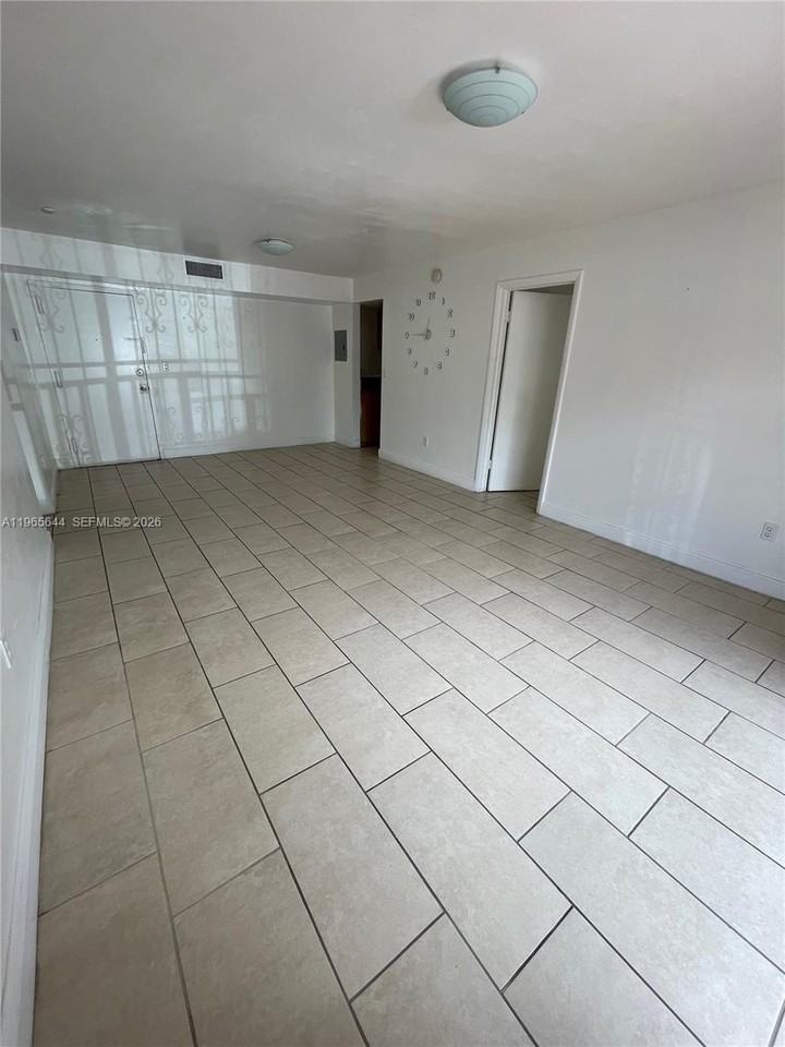 4721 Nw 7th St #101-12 - Photo 6 of 32