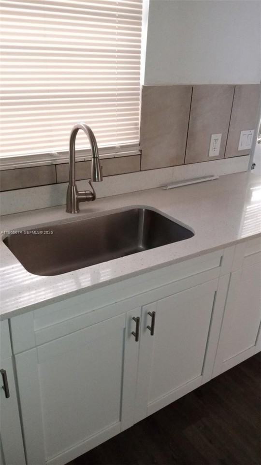 1841 Cleveland St #1-4 - Photo 4 of 12