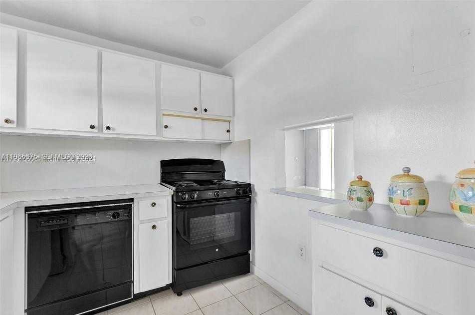 8100 Sunrise Lakes Blvd #208