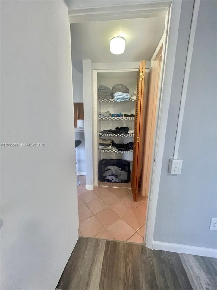 5200 Ne 6th Ave #A - Photo 2 of 13