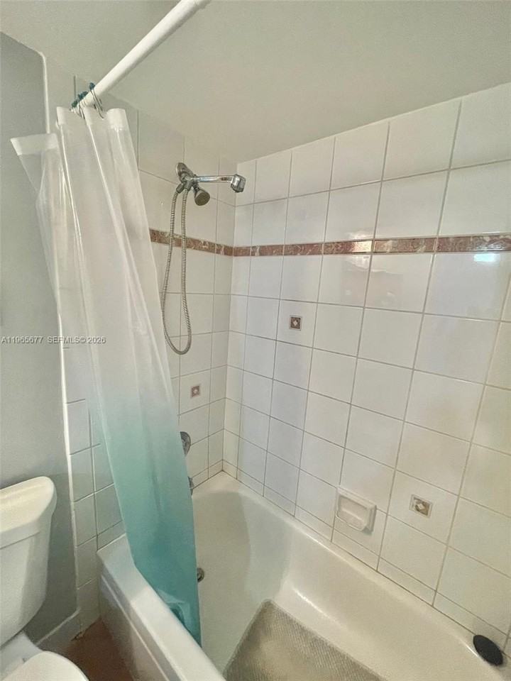 5200 Ne 6th Ave #A - Photo 7 of 13