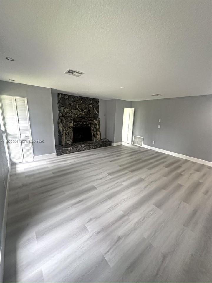 901 Sw 121st Ave - Photo 7 of 10