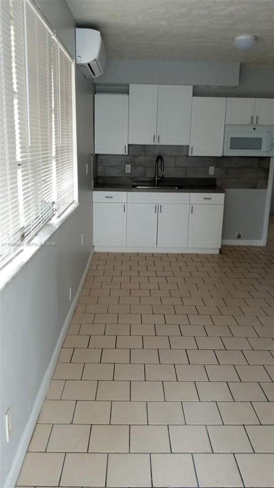 1855 Cleveland St #A - Photo 2 of 12