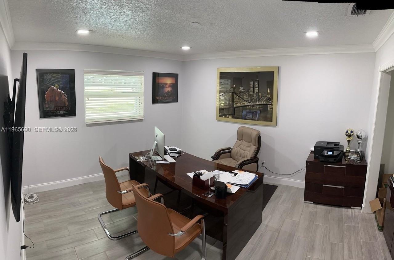 951 Sw 121st Ave - Photo 3 of 4